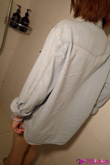 球胜狼顶到喜羊羊里面